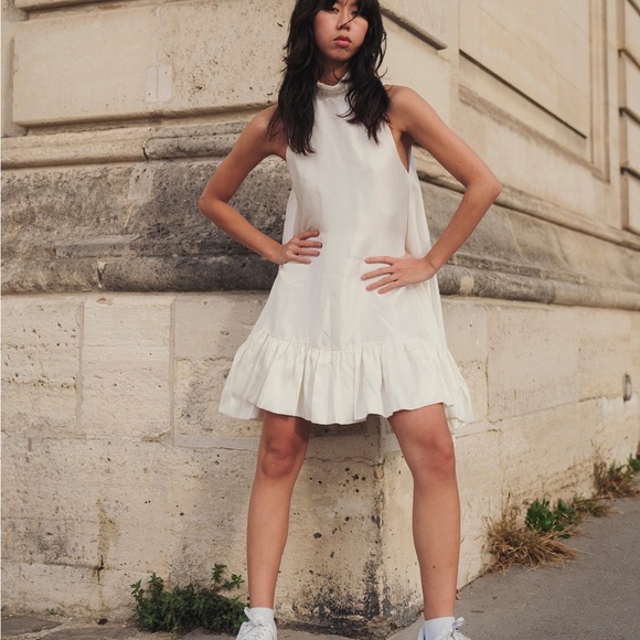 Elegant White Sleeveless Mini Dress - Picture 1 of 11